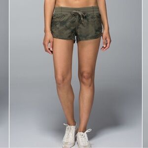 Lululemon Hotty Hot Short 2”